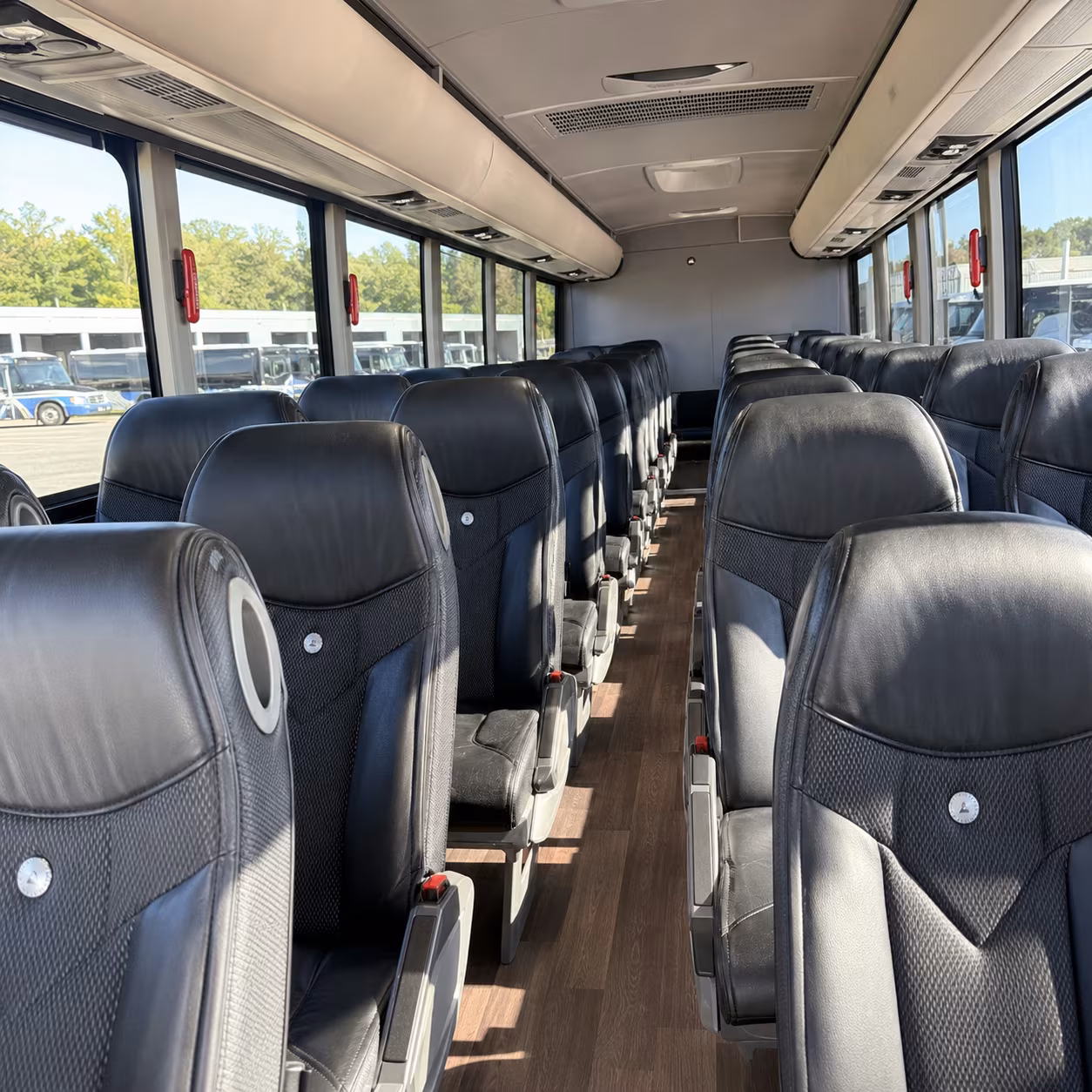 clarksville charter buses